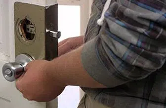 Universal Locksmith Store Chicago, IL 312-288-7587 - 12-locks-replace